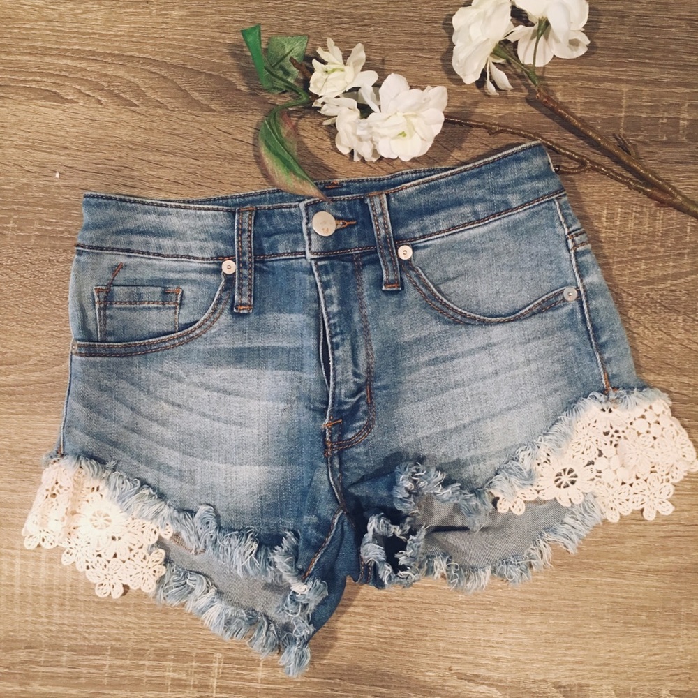 Summertime lacy jean shorts ☀️